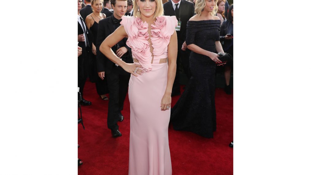 Carrie Underwood arrives to the 74th Annual Golden Globe Awards