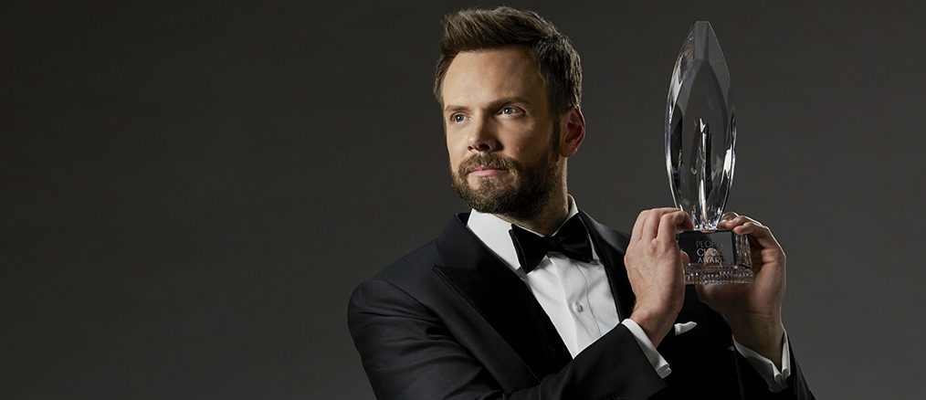 Joel McHale hosting the People's Choice Awards 2017