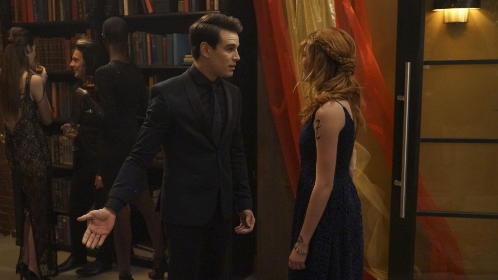 Alberto Rosende and Katherine McNamara in Shadowhunters