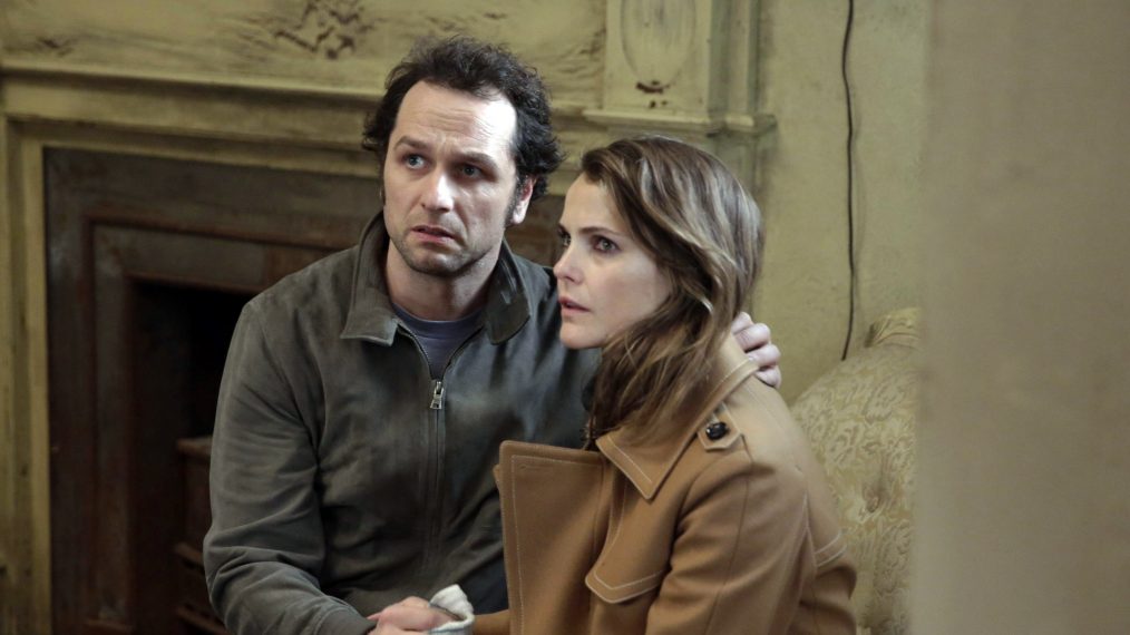 Matthew Rhys as Philip Jennings, Keri Russell as Elizabeth Jennings in The Americans