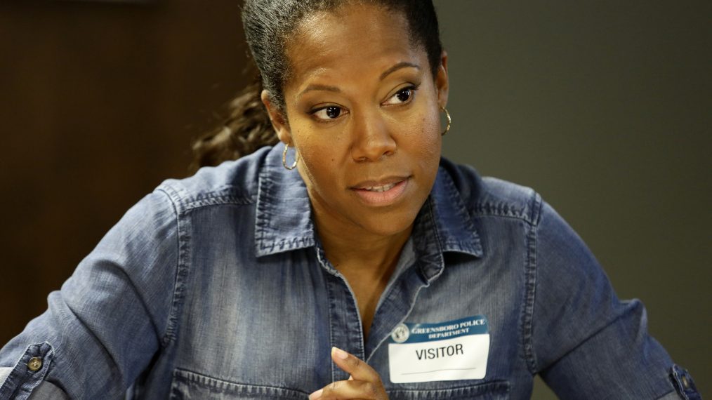 Regina King in American Crime - Season 3, Episode 1