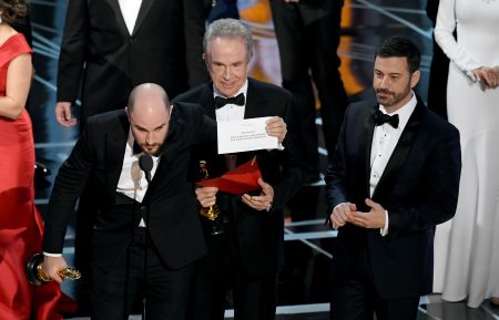 Jordan Horowitz, Warren Beatty, and Jimmy Kimmel at the 2017 Oscars ceremony