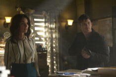 Abigail Spencer as Lucy Preston and Matt Lanter as Wyatt Logan in Timeless - Season 1