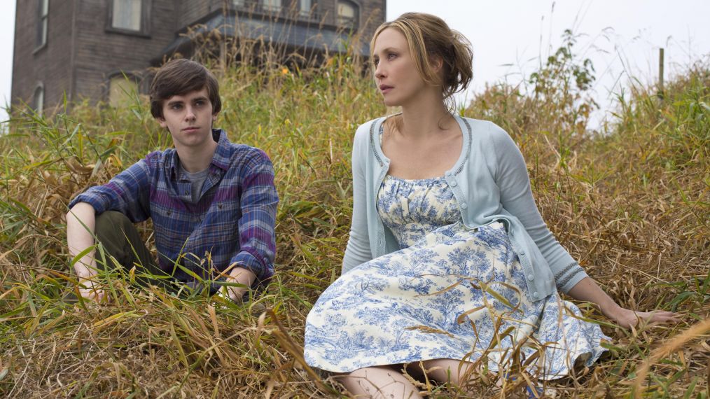 Freddie Highmore as Norman Bates and Vera Farmiga as Norma Bates in Bates Motel