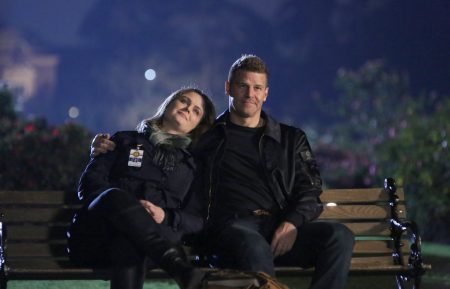  Bones-Emily Deschanel, David Boreanaz 