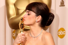 Penelope Cruz kisses her Oscar for Best Supporting Actress for 'Vicky Cristina Barcelona' at the 81st Annual Academy Awards
