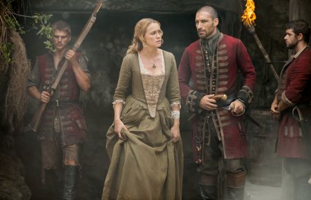 Black Sails - Hannah New as Eleanor and Dale Jackson as Lt. Utley