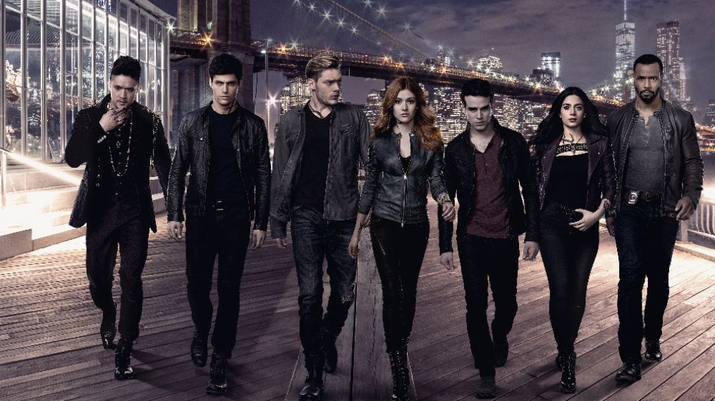 SHADOWHUNTERS- HARRY SHUM JR., MATTHEW DADDARIO, DOMINIC SHERWOOD, KATHERINE MCNAMARA, ALBERTO ROSENDE, EMERAUDE TOUBIA, ISAIAH MUSTAFA