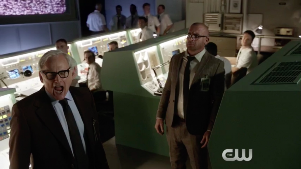 Victor Garber and Dominic Purcell Burst Into Song on 'Legends of Tomorrow' (VIDEO)