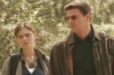 Bones - Emily Deschanel and David Boreanaz - Season 1 - 'The Man in the Bear'