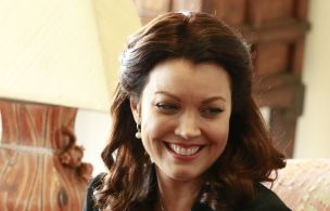 SCANDAL - "The Decision" - With the ugly truth behind Frankie's assassination revealed, a torn Olivia wonders how different her life - and the country - would be if she, Mellie and Cyrus had never rigged Fitz's election, on "Scandal," airing THURSDAY, APRIL 13 (9:01-10:00 p.m. EDT), on The ABC Television Network. (ABC/Mitch Haaseth) BELLAMY YOUNG