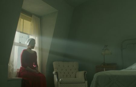 THE HANDMAID'S TALE - Elisabeth Moss