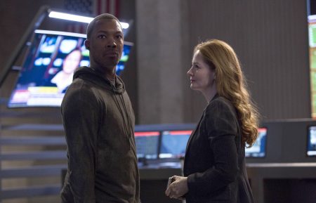 Corey Hawkins and Miranda Otto in the '9:00 PM-10:00 PM' episode of 24: Legacy