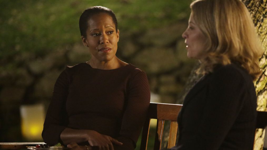 Regina King and Lili Taylor in American Crime