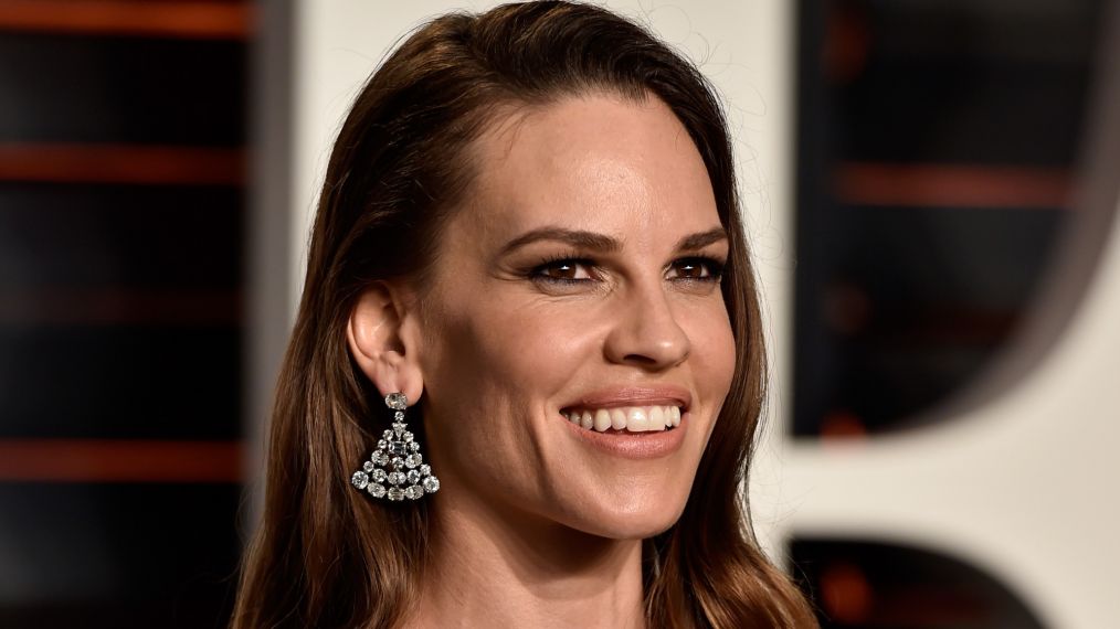 Hilary Swank attends the 2016 Vanity Fair Oscar Party