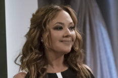 Leah Remini guest-stars in the two-part 'Sting of Queens' season finale of 'Kevin Can Wait'