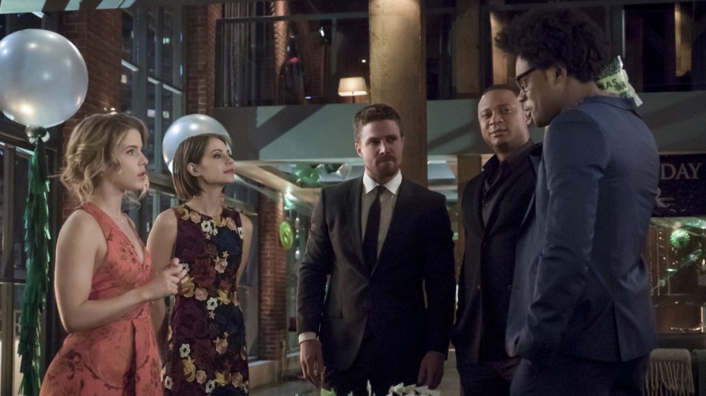 Arrow - Emily Bett Rickards as Felicity Smoak, Willa Holland as Thea Queen / Speedy, Stephen Amell as Oliver Queen/The Green Arrow, David Ramsey as John Diggle/Spartan, and Echo Kellum as Curtis Holt/Mr.Terrific