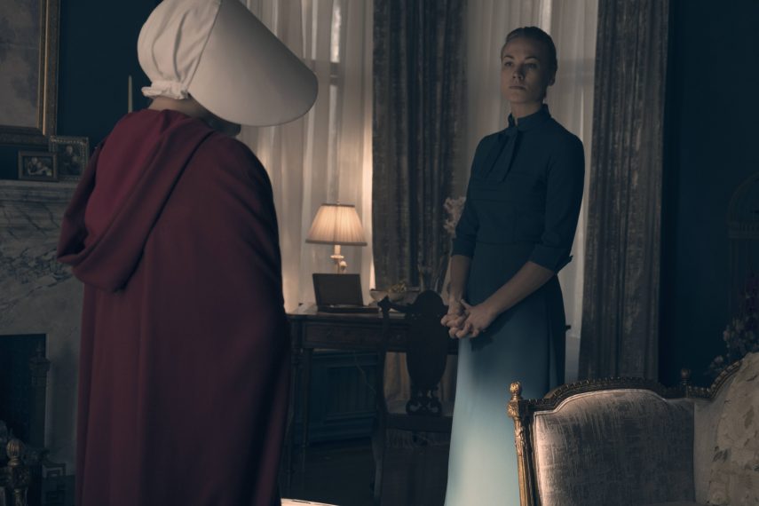 The Handmaid's Tale - Elisabeth Moss, Yvonne Strahovski