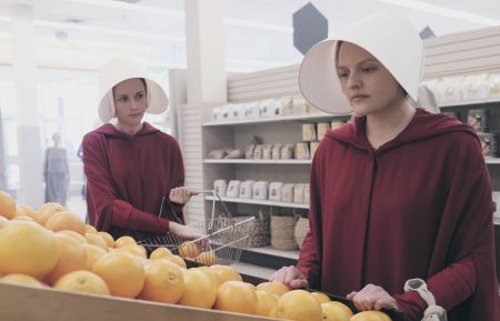 The Handmaid's Tale - Alexis Bledel, Elisabeth Moss