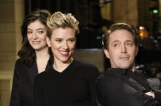 SNL - Lorde, host Scarlett Johansson, and Beck Bennett pose in Studio 8H