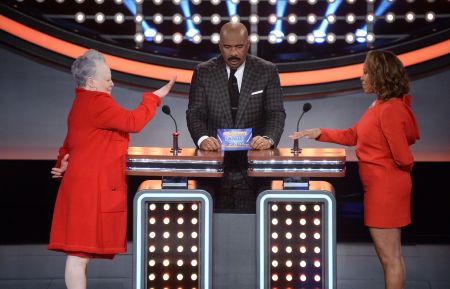 Celebrity Family Feud - DORIS BRIDGES, STEVE HARVEY, MARJORIE HARVEY