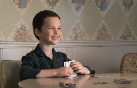 Iain Armitage playing cards as Young Sheldon