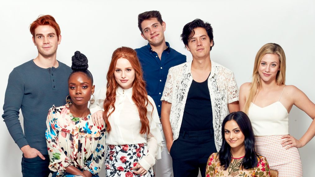 Riverdale - KJ Apa, Ashleigh Murray, Madelaine Petsch, Casey Cott, Cole Sprouse, Camila Mendes, and Lili Reinhart