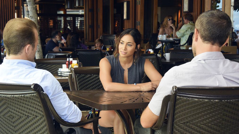 Scott Caan and Alex O'Loughlin sit down with Meaghan Rath in a scene from Hawaii Five-0