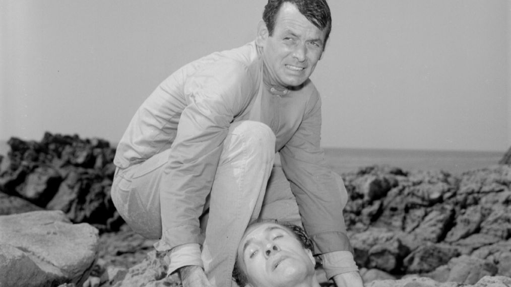 David Janssen and Barry Morse in The Fugitive