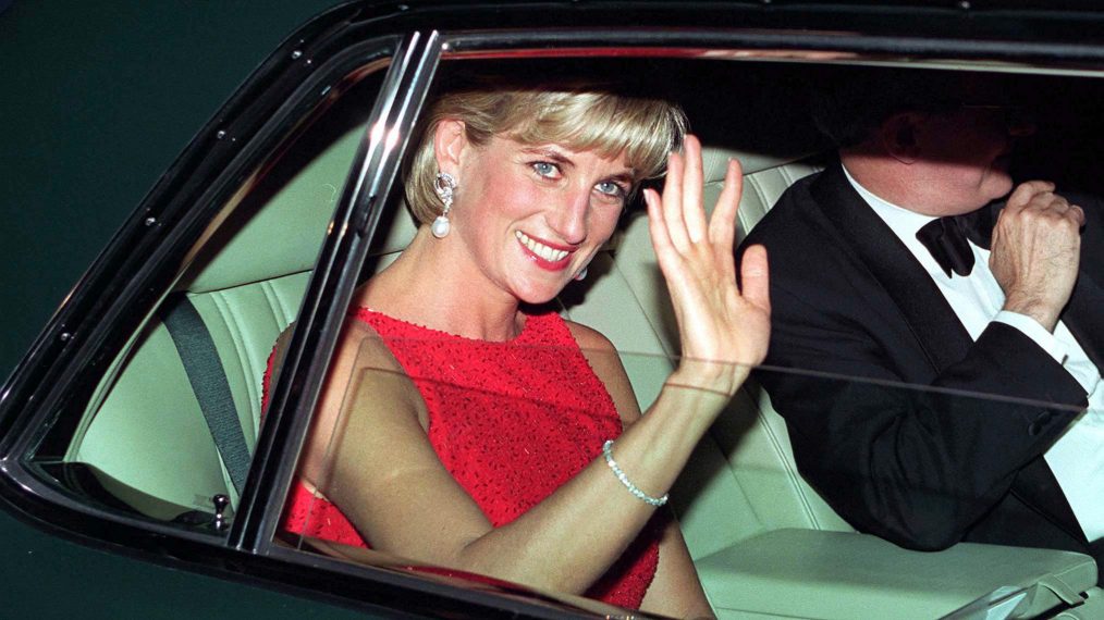 WASHINGTON, D.C - JUNE 17: Diana, Princess Of Wales, at a gala dinner to raise funds for the Anti-landmines Campaign at The National Museum Of Women In The Arts.highlights, diana