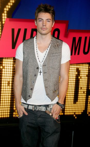 Josh Henderson arrives at the 2007 MTV Video Music Awards