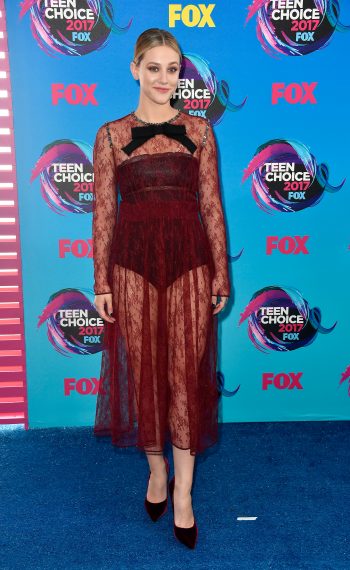 Lili Reinhart attends the Teen Choice Awards 2017