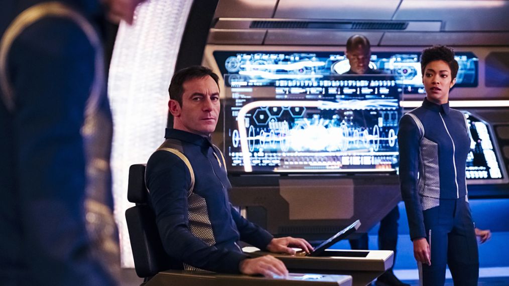 Jason Isaacs as Captain Gabriel Lorca and Sonequa Martin-Green as First Officer Michael Burnham in Star Trek: Discovery
