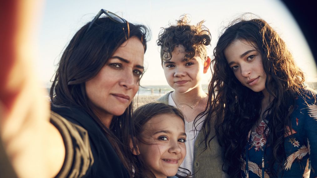 Better Things - Pamela Adlon as Sam Fox, Olivia Edward as Duke, Hannah Alligood as Frankie, Mikey Madison as Max