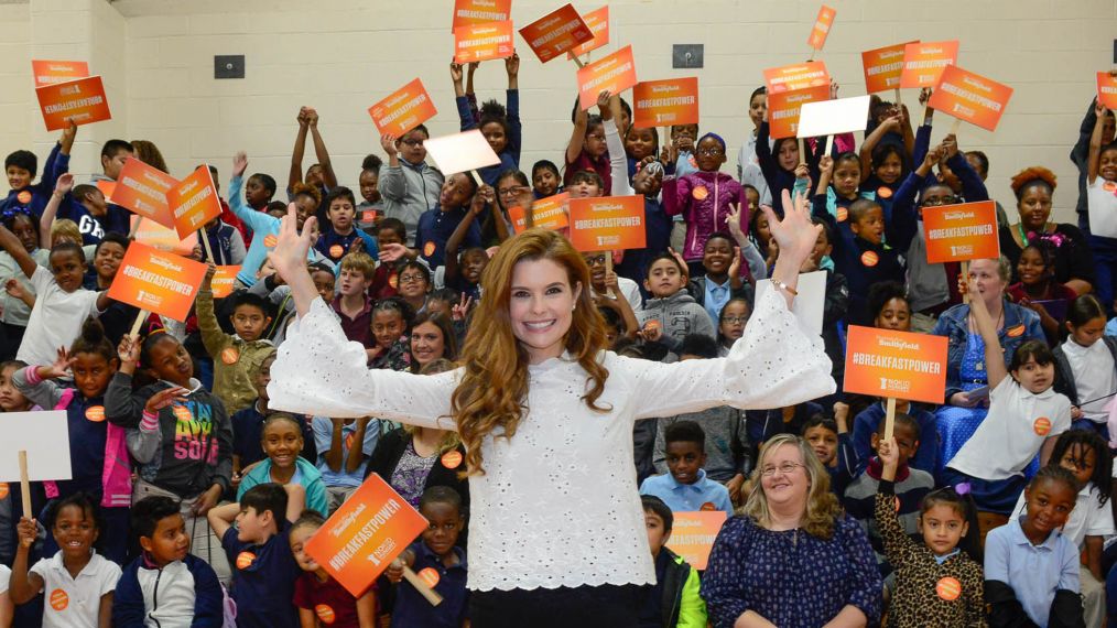JoAnna Garcia Swisher joins Smithfield to support its 'Make Breakfast, Share Breakfast' campaign and give back to No Kid Hungry in Marietta, GA