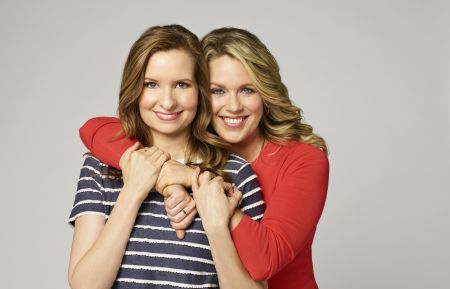 Lennon Parham as Maggie Caruso, Jessica St. Clair as Emma Crawford in Playing House - Season 3