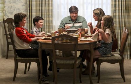 Pilot episode of Young Sheldon - Montana Jordan as Georgie, Iain Armitage as Young Sheldon, Lance Barber as George Sr., Zoe Perry as Mary and Raegan Revord as Missy