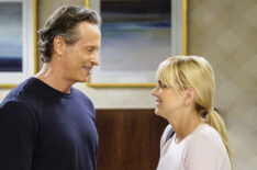 'Mom' First Look: Steven Weber is Hot for Anna Faris