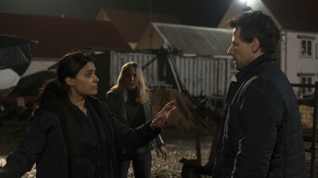 Shelley Conn as DI Vanessa Harmon, Joanne Froggatt as Laura Nielson, and Ioan Gruffudd as Andrew Earlham, in Liar - Season 1