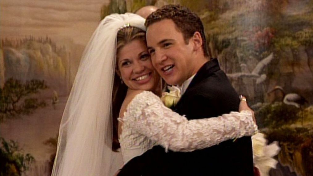 Danielle Fishel and Ben Savage get married on Boy Meets World