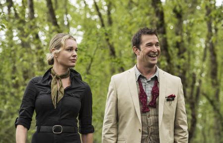 The Librarians - Rebecca Romijn, Noah Wyle