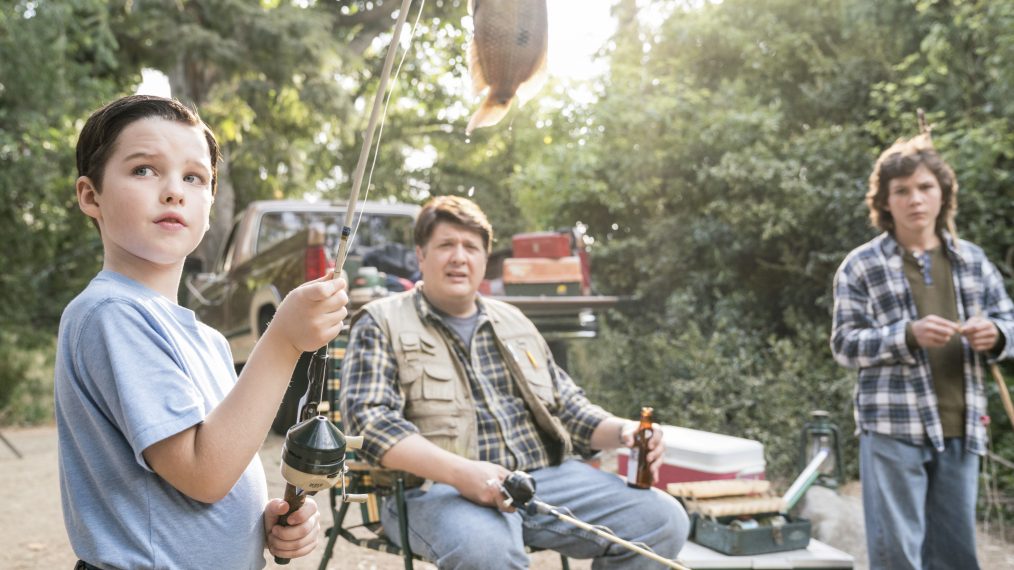 Young Sheldon behind the scenes - Sheldon (Iain Armitage), George, Sr. (Lance Barber) and Georgie (Montana Jordan)