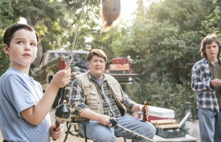 Young Sheldon behind the scenes - Sheldon (Iain Armitage), George, Sr. (Lance Barber) and Georgie (Montana Jordan)