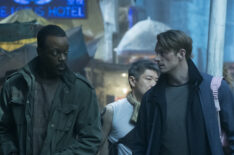 Ato Essandoh as Vernon Elliot and Joel Kinnaman as Takeshi Kovacs in Altered Carbon