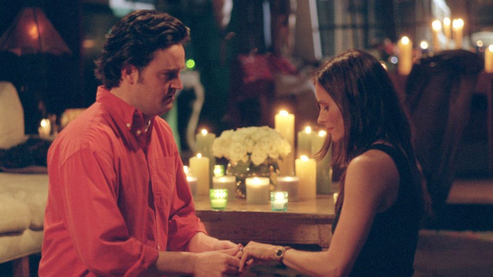Matthew Perry as Chandler, Courteney Cox Arquette as Monica in 'Friends' Season 6 'The One With The Proposal Part II'