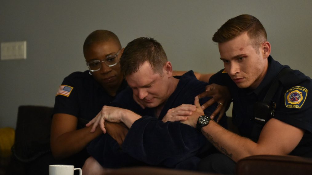 9-1-1 - Aisha Hinds, Peter Krause, Oliver Stark