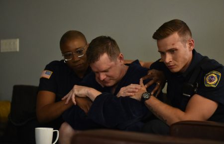 9-1-1 - Aisha Hinds, Peter Krause, Oliver Stark