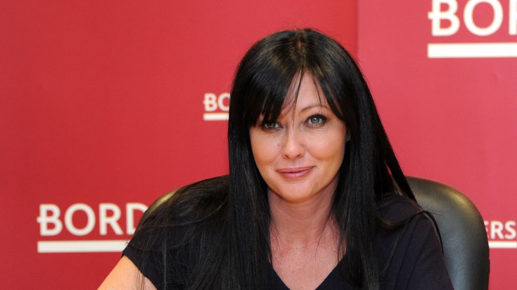 Shannen Doherty Signs Copies Of 