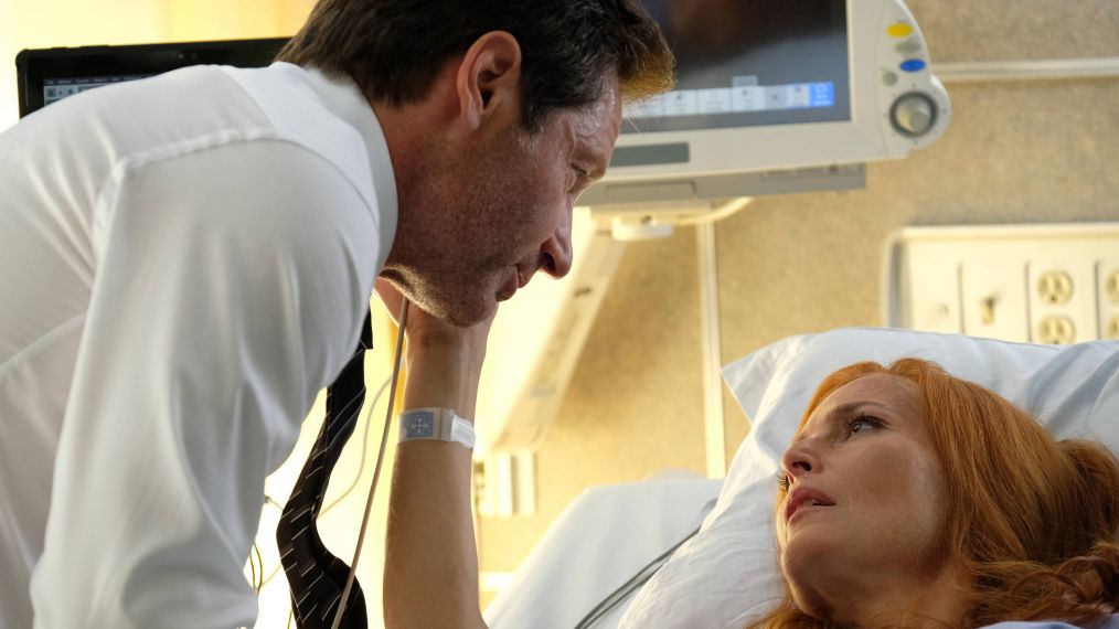 David Duchovny and Gillian Anderson in the 'My Struggle III' season premiere episode of The X-Files