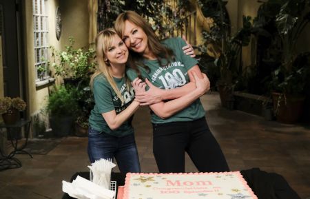 Anna Faris and Allison Janney celebrate the 100th episode of 'Mom'